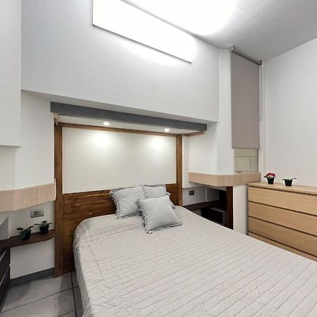 "R&P Apartment", Short Term Stay, Elegant Design, Bisceglie Metro Station, Easy For San Siro And Fiera Milano, Free Parking Exterior foto